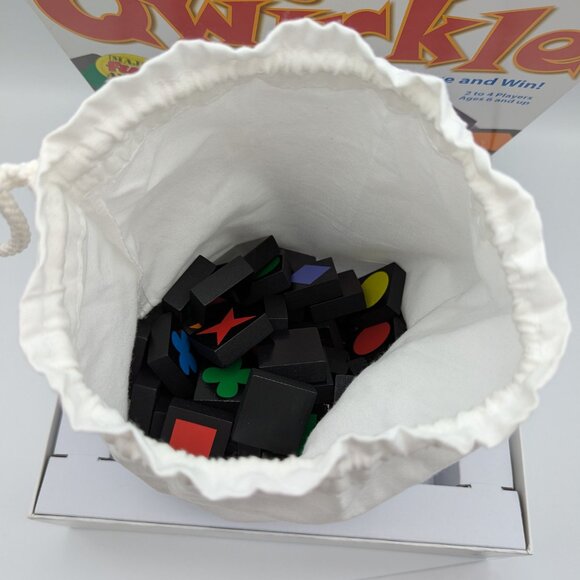 MindWare Qwirkle Tile Board Game Complete in Box Good Used Condition - Picture 3 of 4